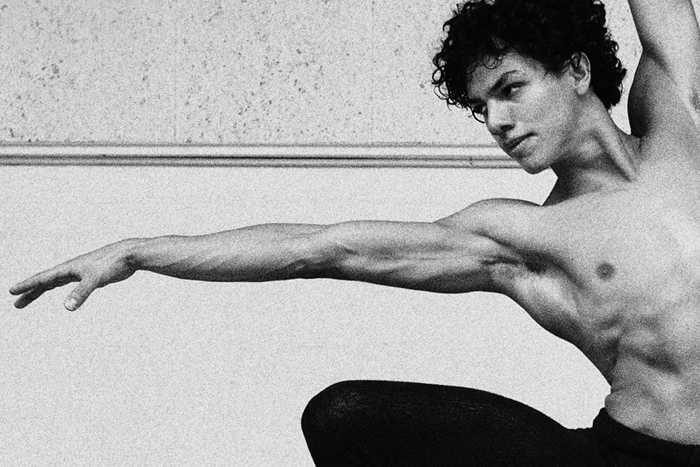 Foto del bailarín Isaac Hernández