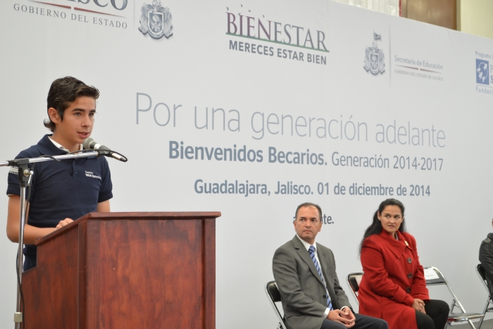 Imagen alusiva a la nota Mil 510 estudiantes, beneficiados con becas por la SE y la Fundación BBVA Bancomer