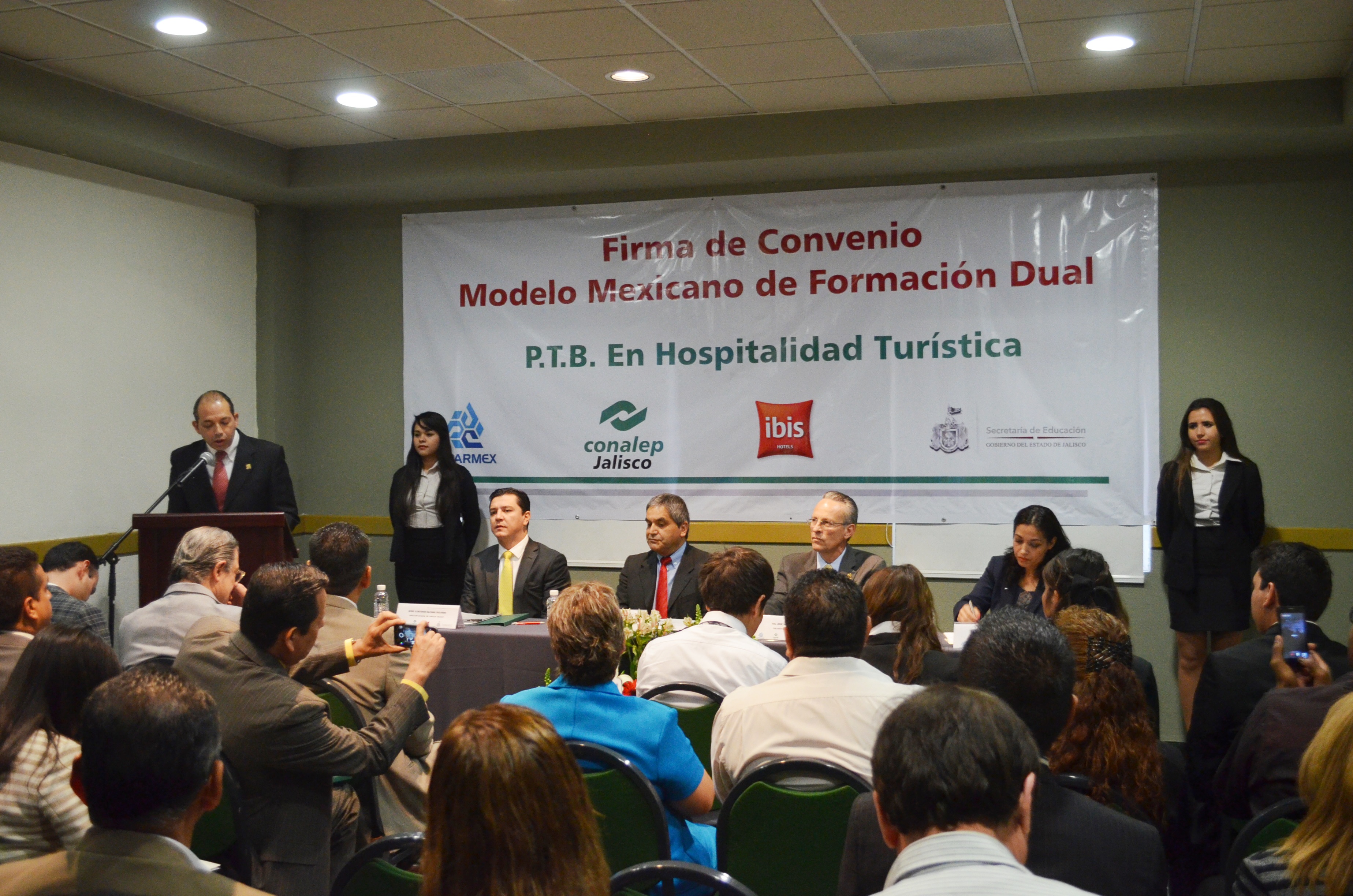 Firma SE convenio para aplicar el Modelo Mexicano de Formación Dual Firma  SE convenio para aplicar el Modelo Mexicano de Formación Dual | Gobierno  del Estado de Jalisco