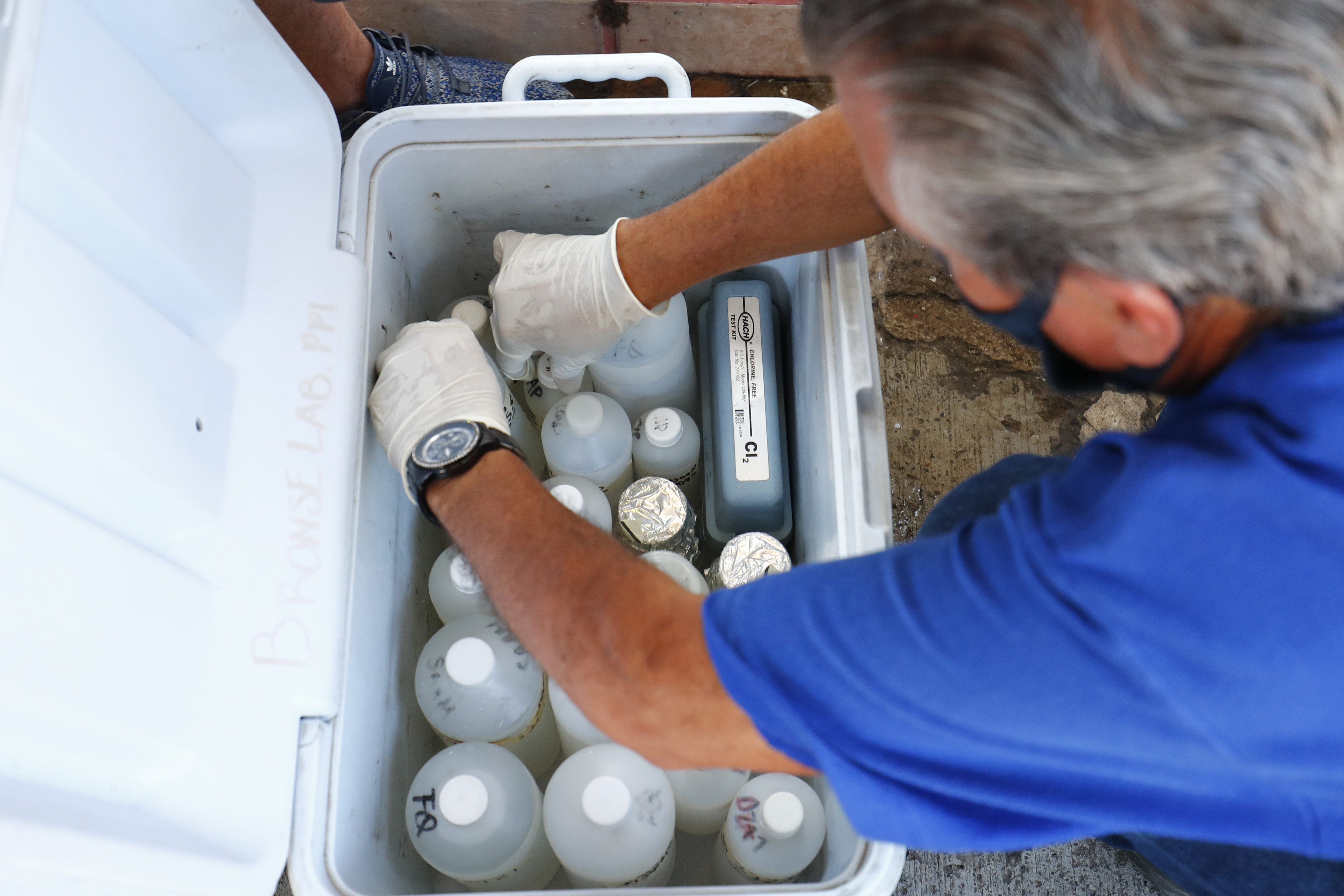 Siapa realiza toma de muestra de agua en las colonias Jardines Alcalde,  Colinas de La Normal y Miraflores | Gobierno del Estado de Jalisco