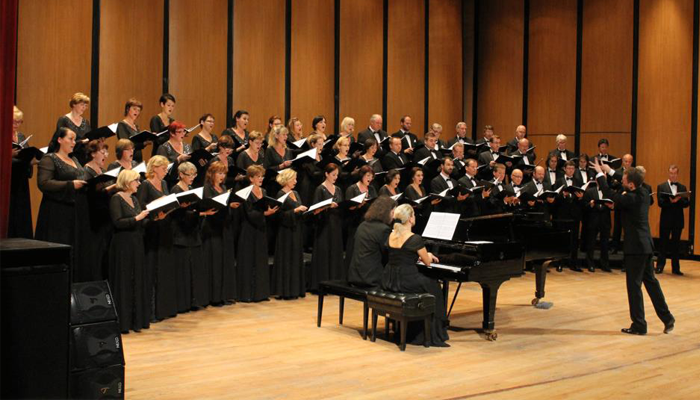 Foto donde se muestra un coro filarmónico