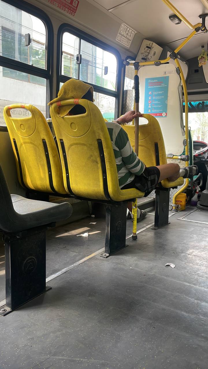 Detienen a sujeto por supuesto acoso sexual a bordo de una unidad del  transporte público